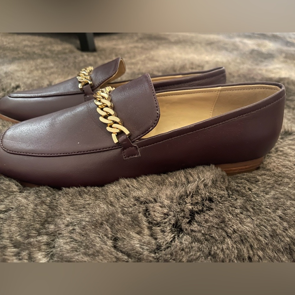 Like new: Ann Taylor burgundy chain loafers - Picture 4 of 6